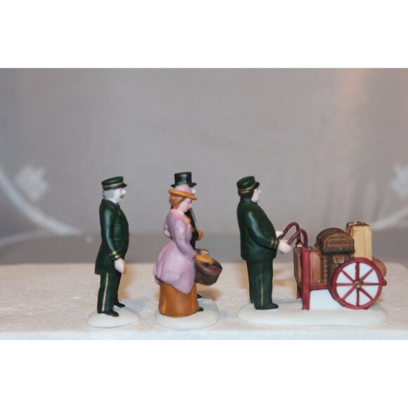 Dept 56 Heritage Village - Holiday Travelers - Picture 2 of 7